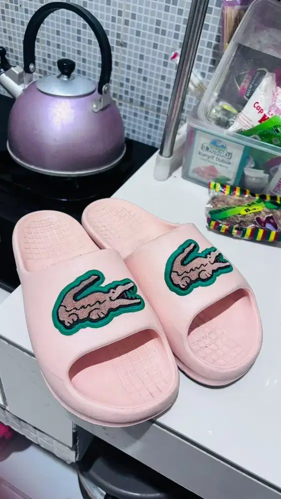 Jual murah Slip on sandal pink lacoste (ori)