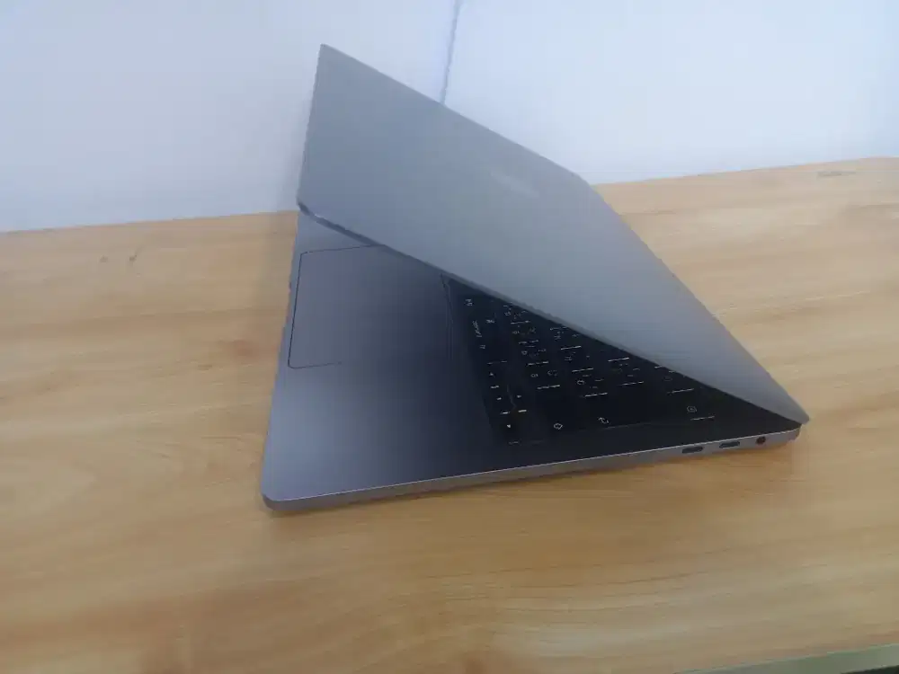 Macbook pro 2020 core i5 16 GB SSD 256
