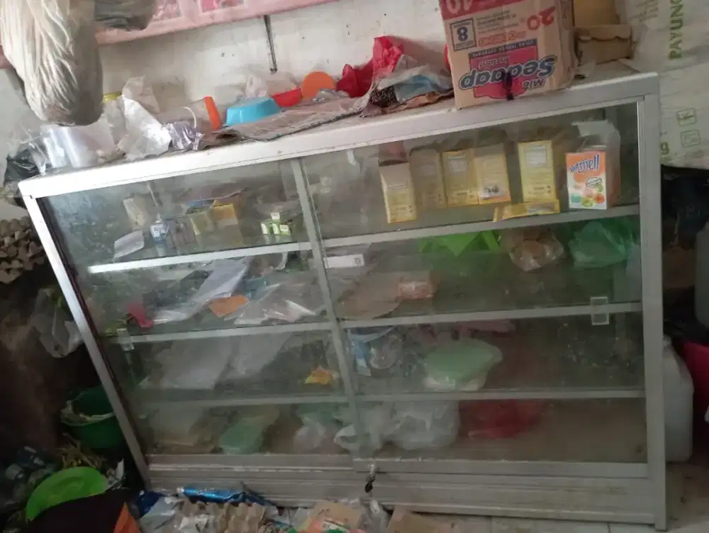 Etalase 2 pintu 4 susun