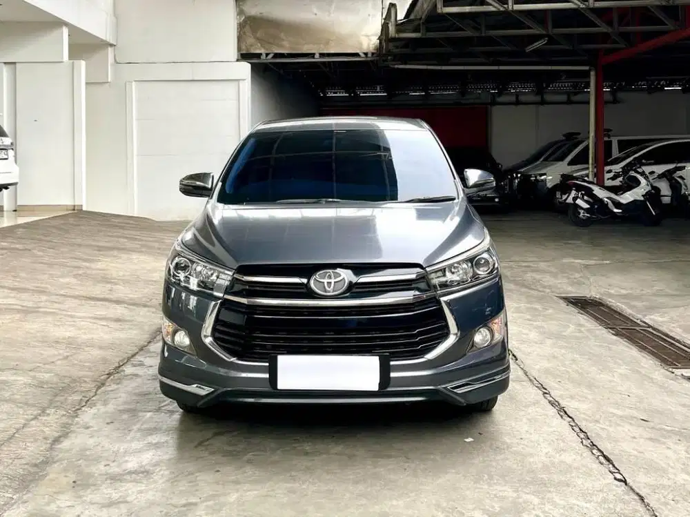 Toyota Innova 2.0 Venturer Matic / AT '2019' Abu-abu