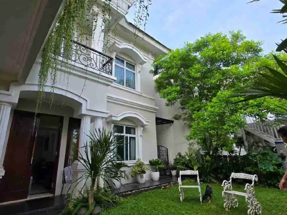 rumah jual ada kolam ikan diLegenda wisata cibubur