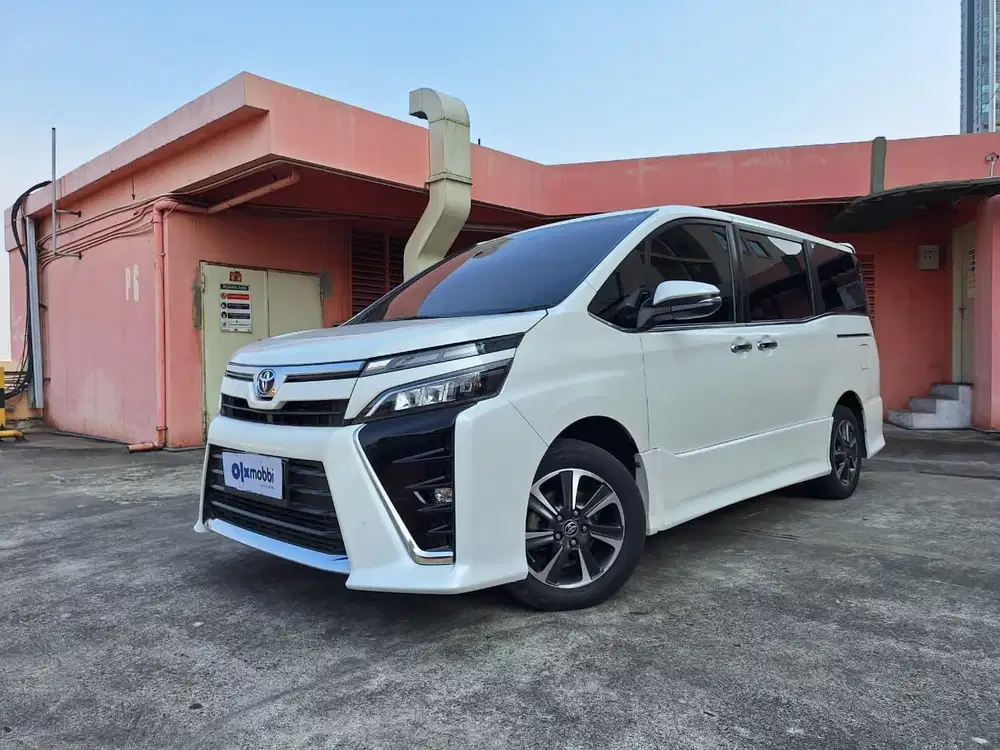 Pajak Panjang - Toyota Voxy 2.0 Bensin-AT 2020