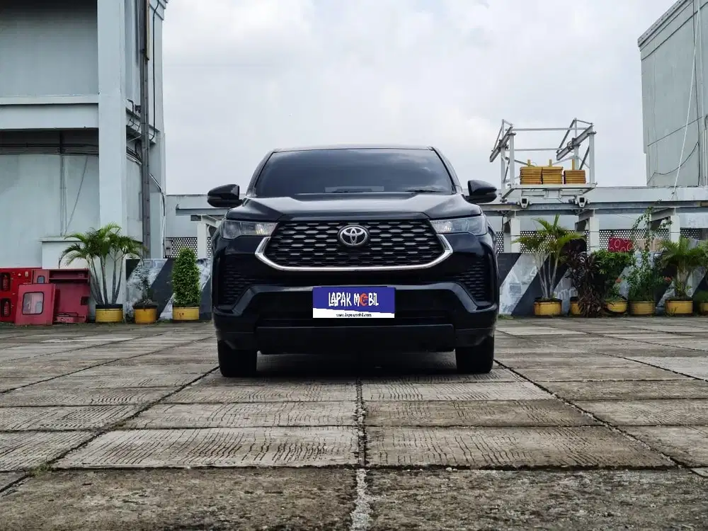 Toyota Innova Zenix 2.0 G CVT 2023 Km 30rb Tangan 1