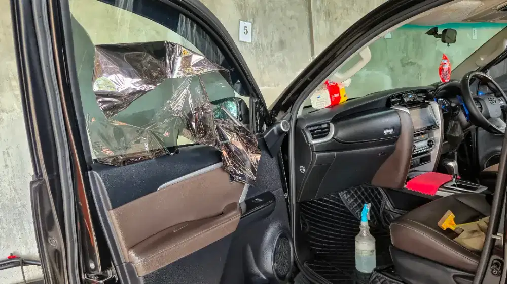 Kaca film mobil merk 3M blackbeauty