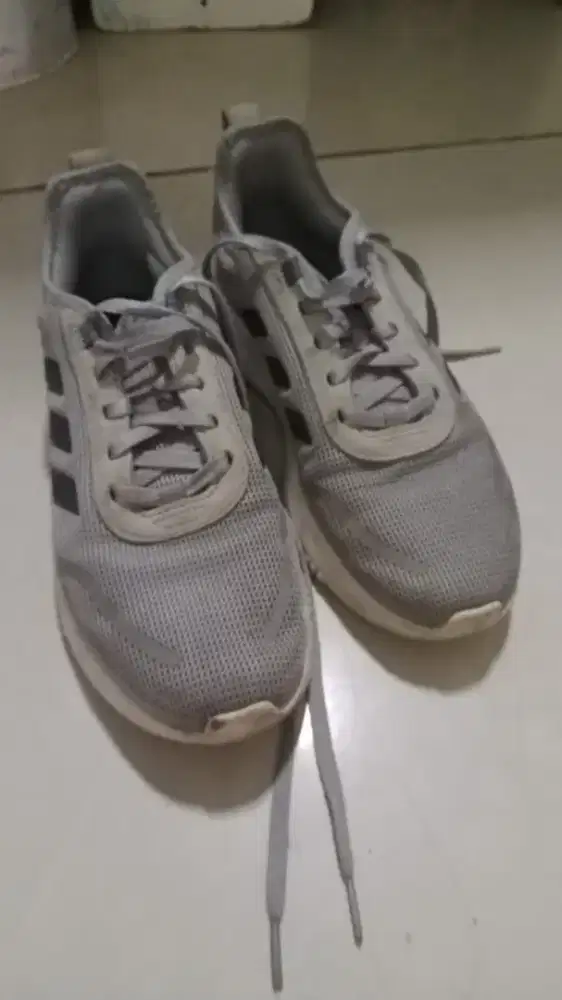 sepatu jogging Adidas