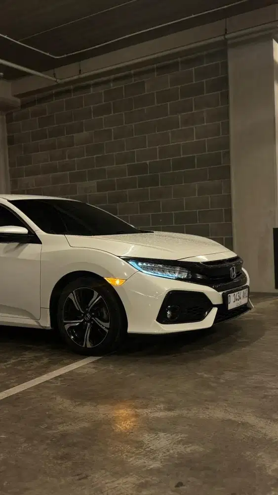 Honda civic tc Hb 2018 putih low km turbo hatchback mulus terawat