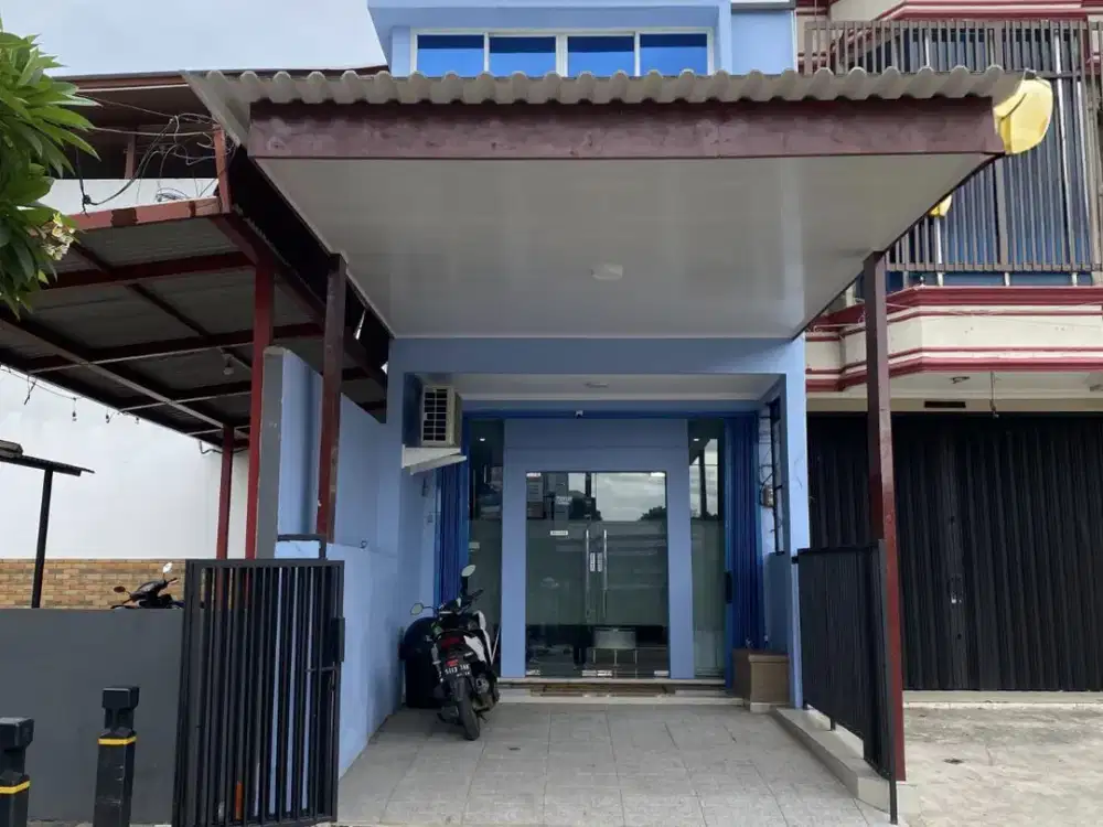 Ruko baru renovasi lokasi strategis pinggir jalan raya di Pondok Kelapa Jakarta Timur