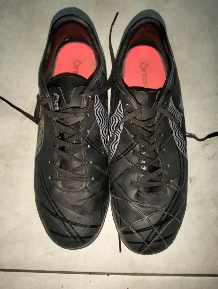 Sepatu Futsal second like new