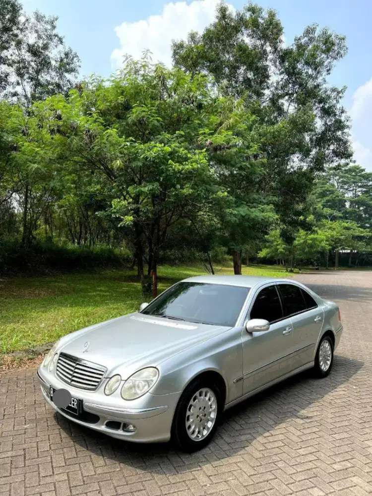 Mercedes-Benz E240 2005 Bensin