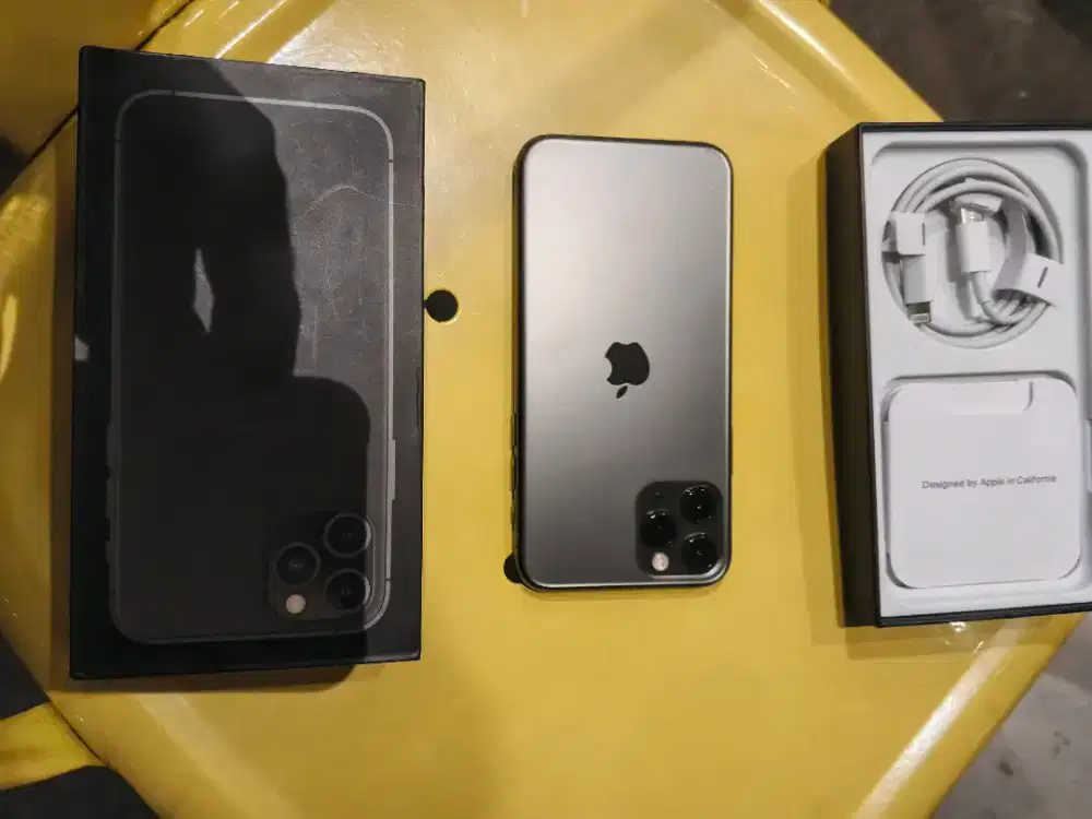 Iphone 11 pro max 256gb masih baru abadi