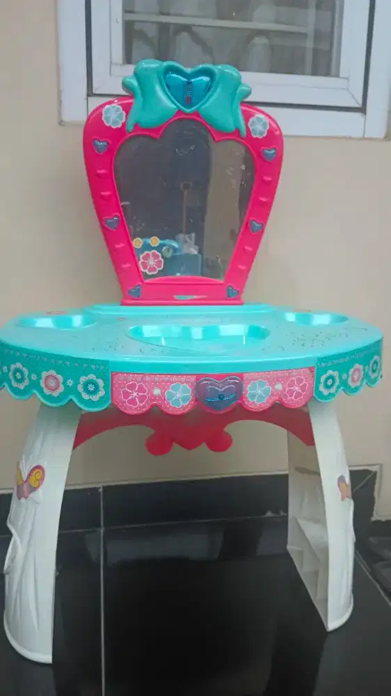 Mainan meja rias anak cewe