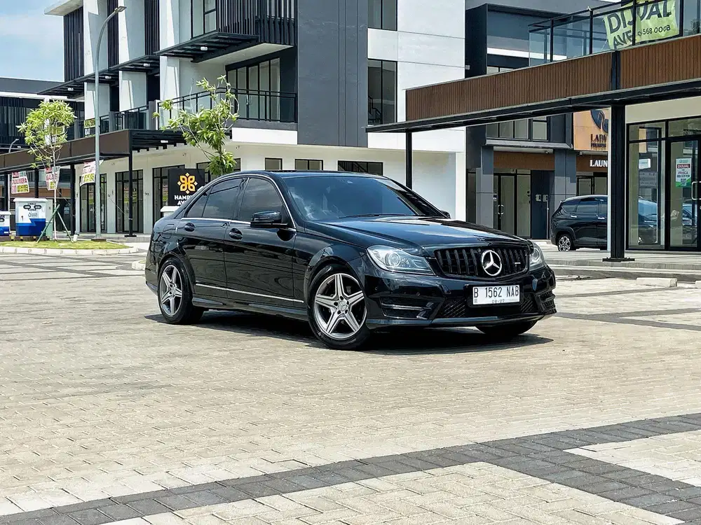 MERCEDES BENZ C250 AMG Line 2013, Hitam, KM 90rban