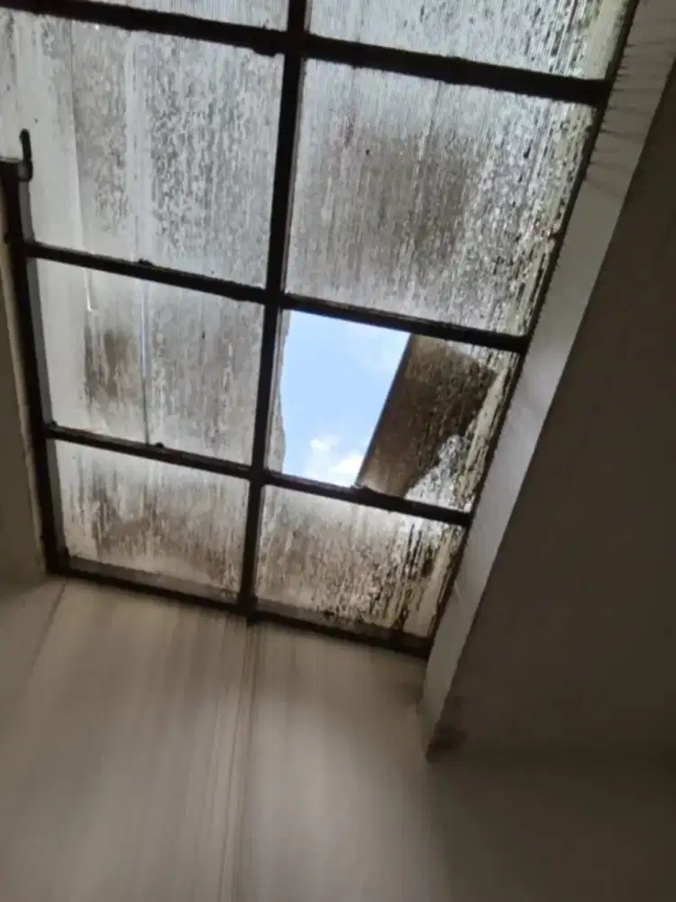 Perbaikan atap yang bocor/rembes rembes