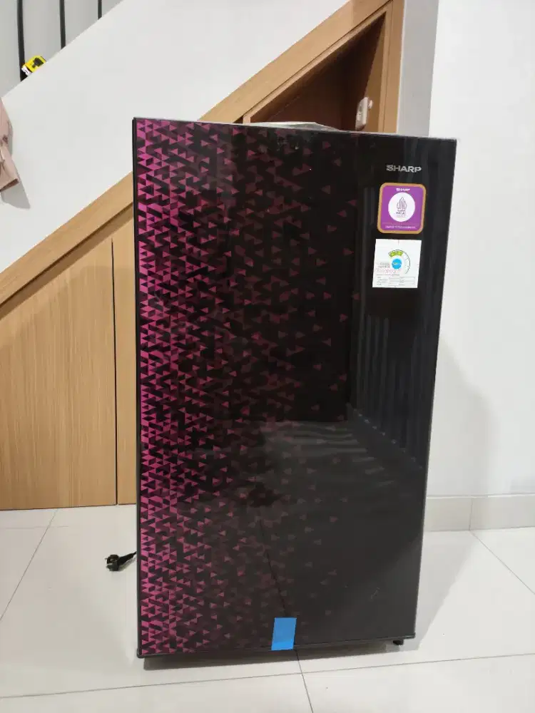 kulkas 1 Pintu Sharp SJ 165 (Pintu anti gores) 133 Liter (Bekas)