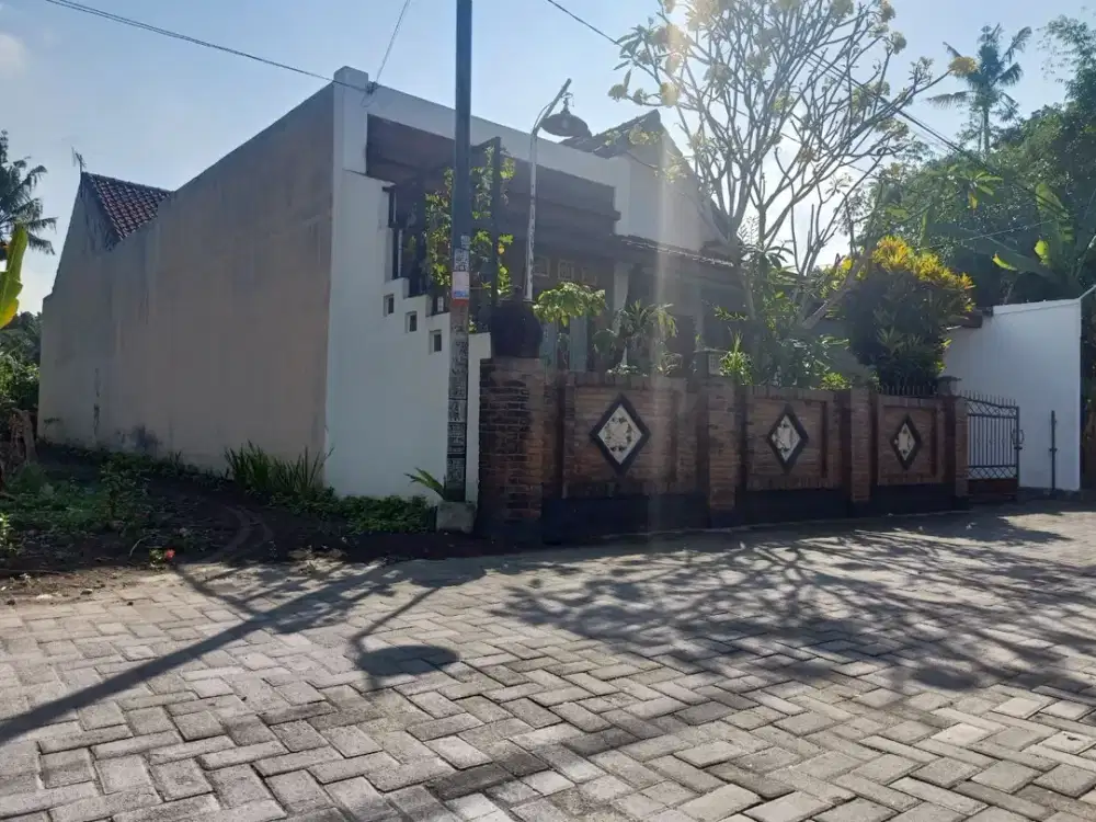 Rumah Asri Model Etnik Dekat Sekolah Budi Mulia