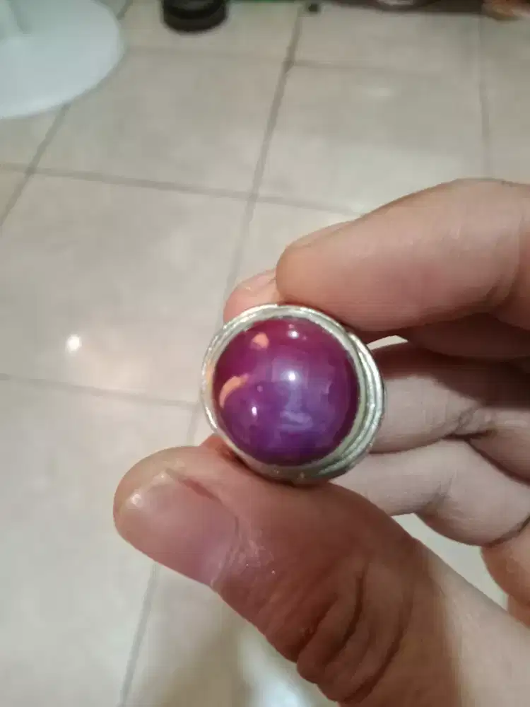 Cincin batu merah daging
