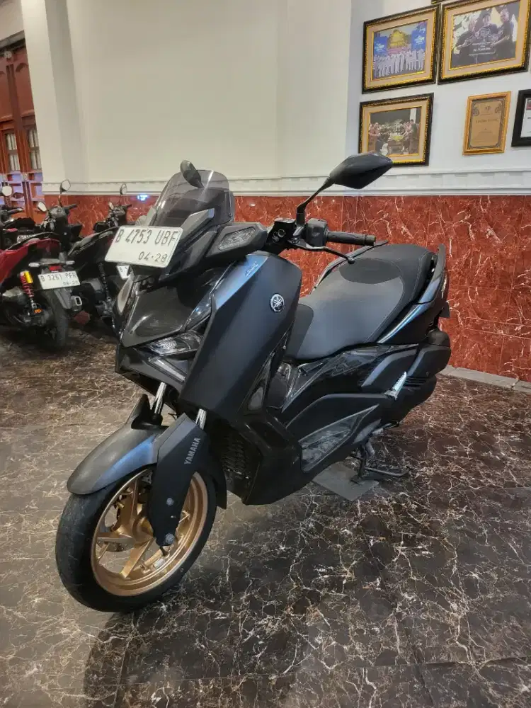 HUB CE KOM DP PROMO XMAX CONNECTED 2023 KM LOW MOTOR MULUS KAYA BARU