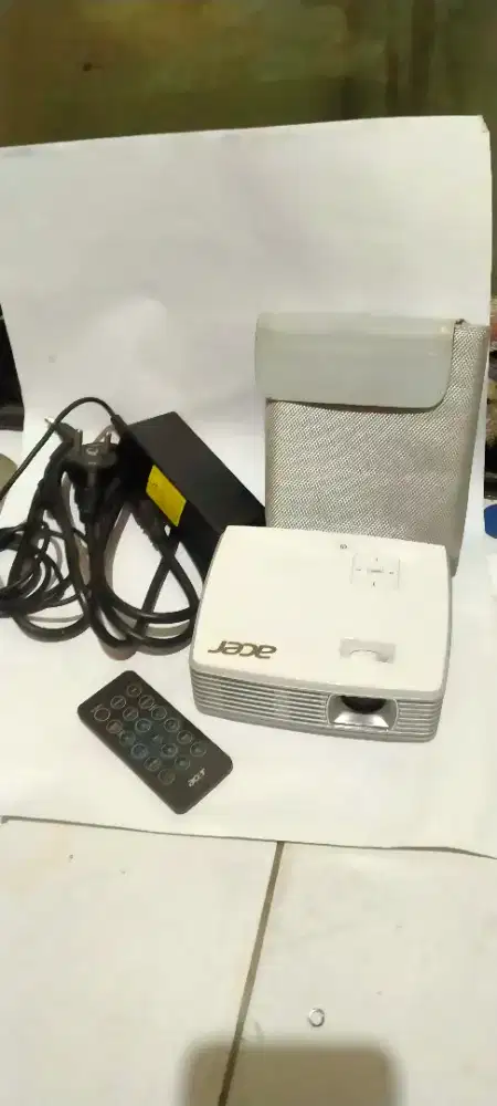 Proyektor Acer mini wifi