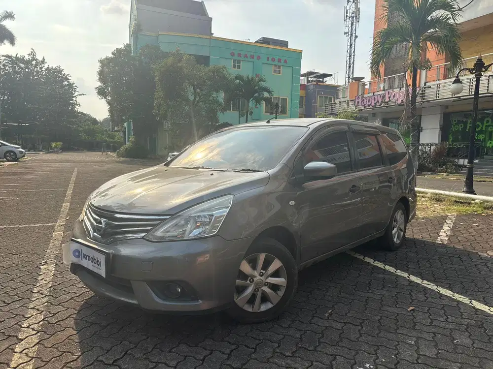 Pajak Panjang - Nissan Grand livina 1.5 SV Facelift Bensin-MT 2013