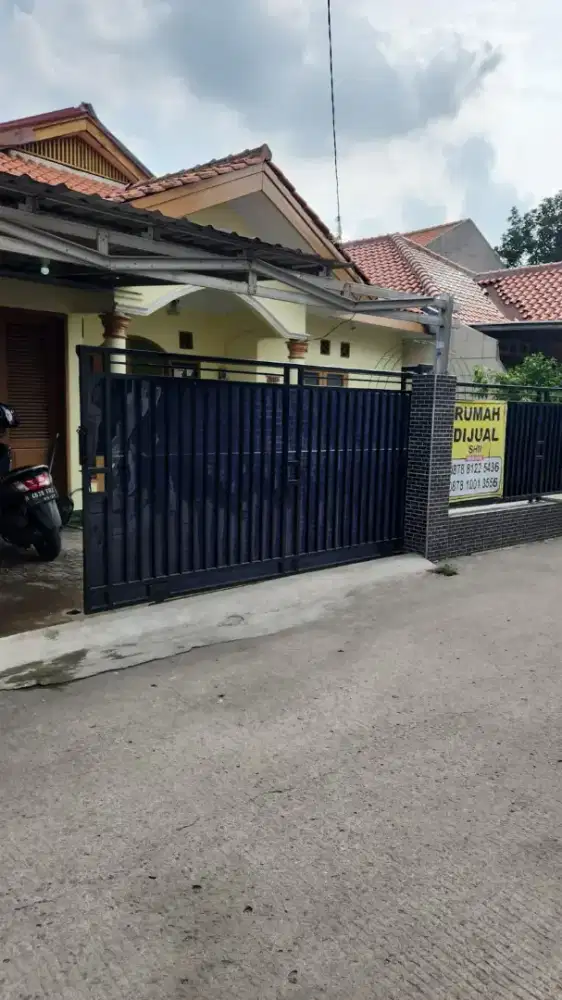 DIJUAL RUMAH STRATEGIS BEBAS BANJIR DEKAT 100 MTR JALAN RAYA UTAMA