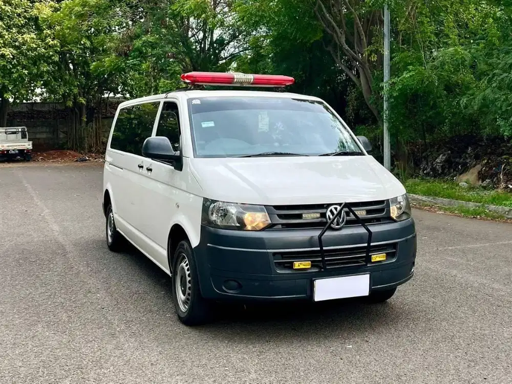 VW Panel Transporter Manual / MT 2013 Ambulance
