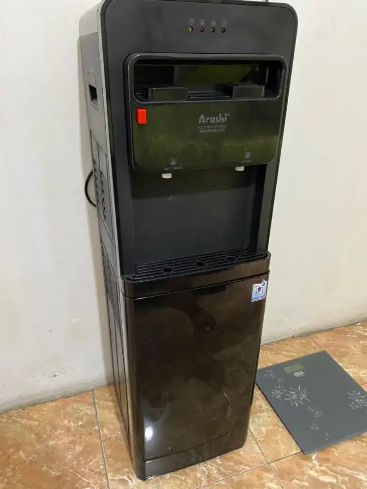 Dispenser arashi tabung bawah