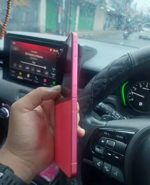 Samsung Z Flip 7 12GB 512GB garansi SEIN pake 2 bulan