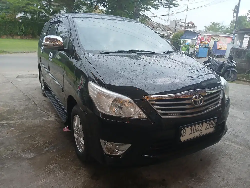 Toyota Kijang Innova 2011 Bensin