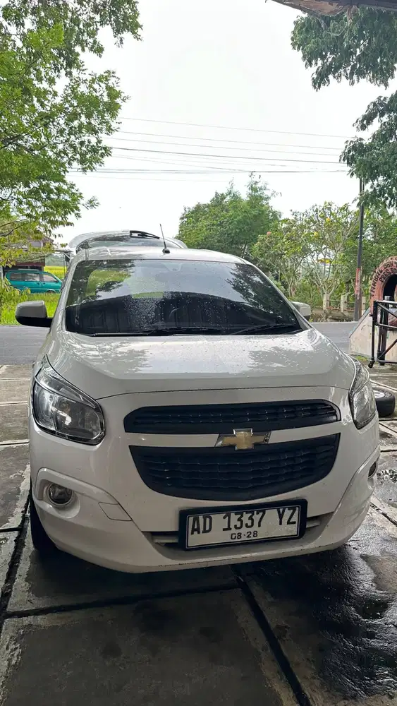 Chevrolet spin 2013 warna putih plat AD