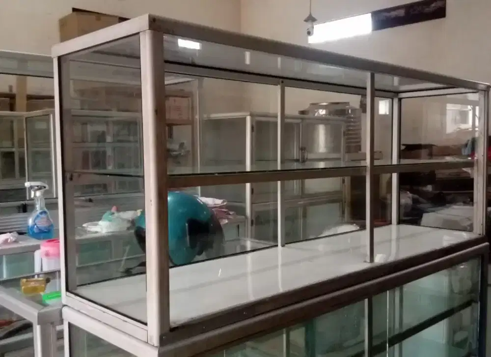 Etalase warteg bekas