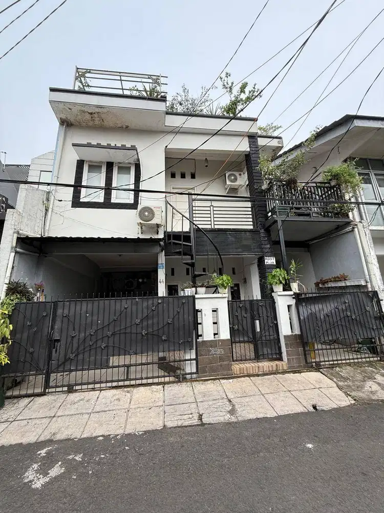 Dijual Murah Rumah Tempat Tinggal + Kostan Lokasi Sangat Strategis