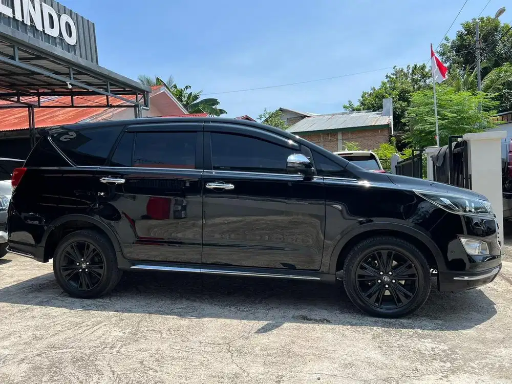 Innova Venturer Automatic DIESEL 2019 kondisi istimewa