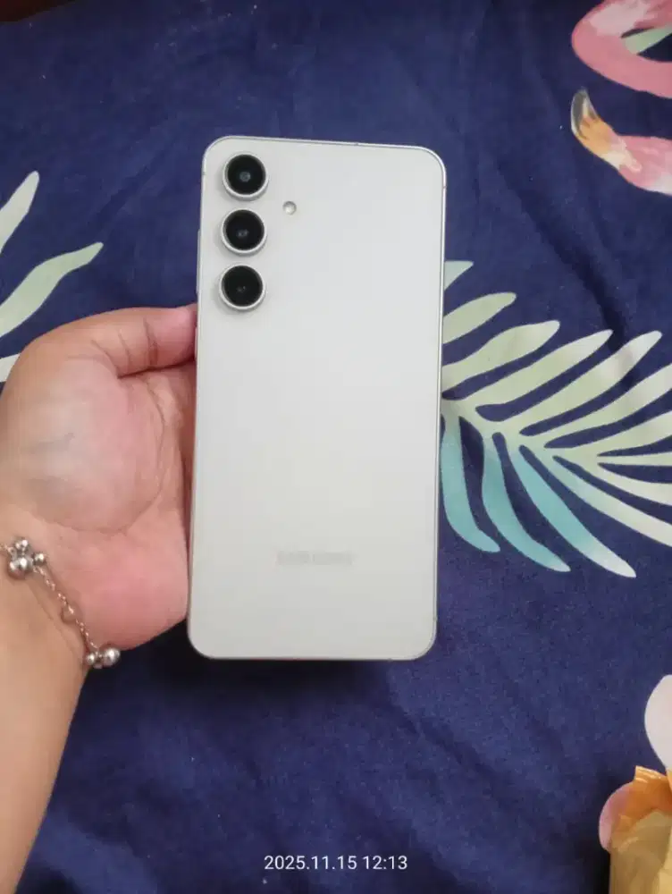 Samsung S24 FE 256 silver