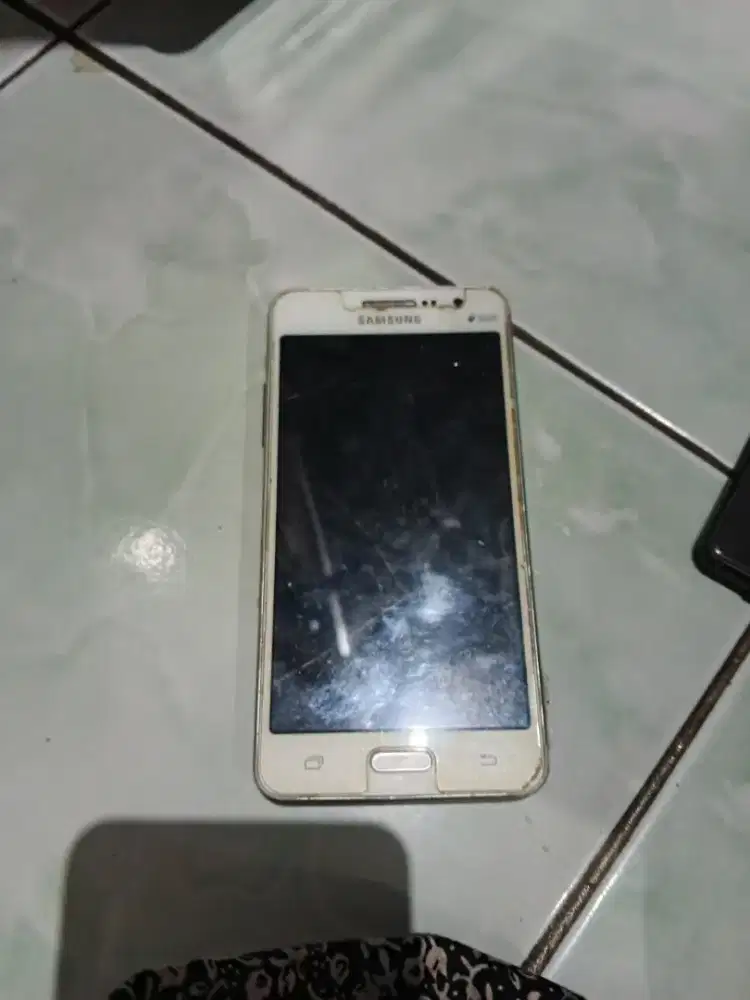 Dijual hp samsung grand prime