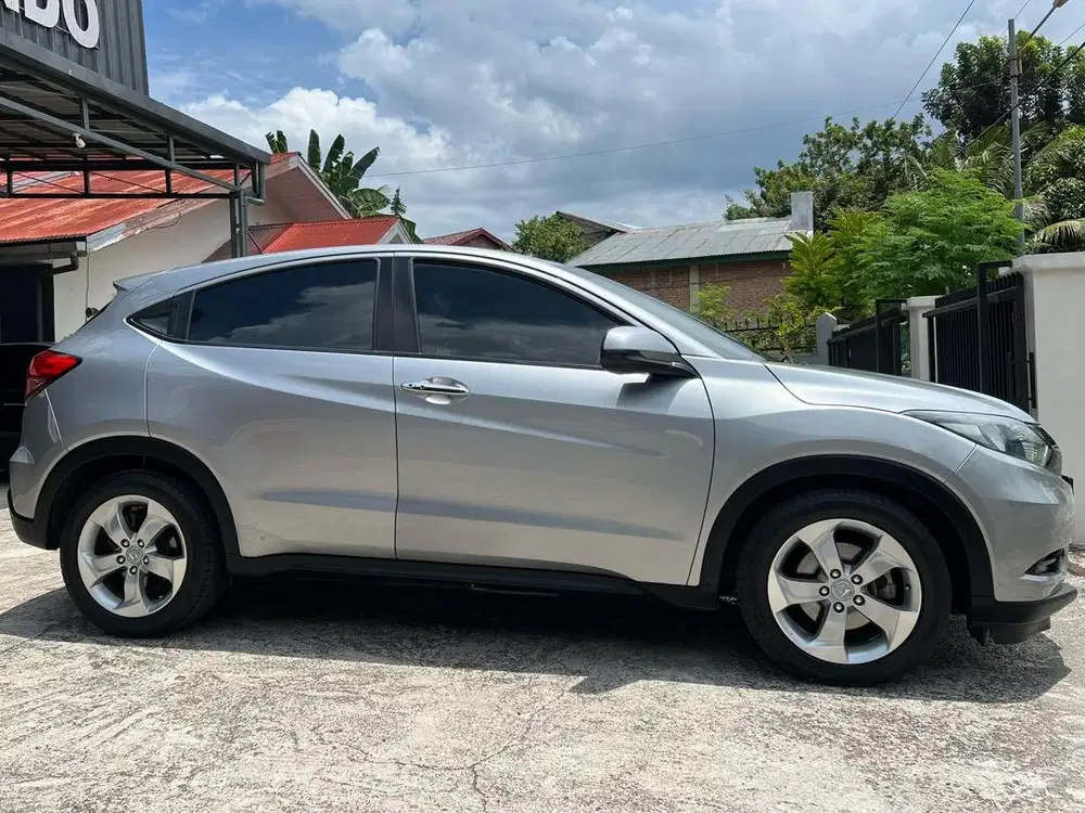 HRV E CVT Automatic 2016 kondisi istimewa