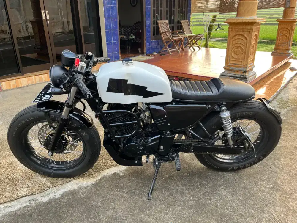 Bratcafe basic byson like new