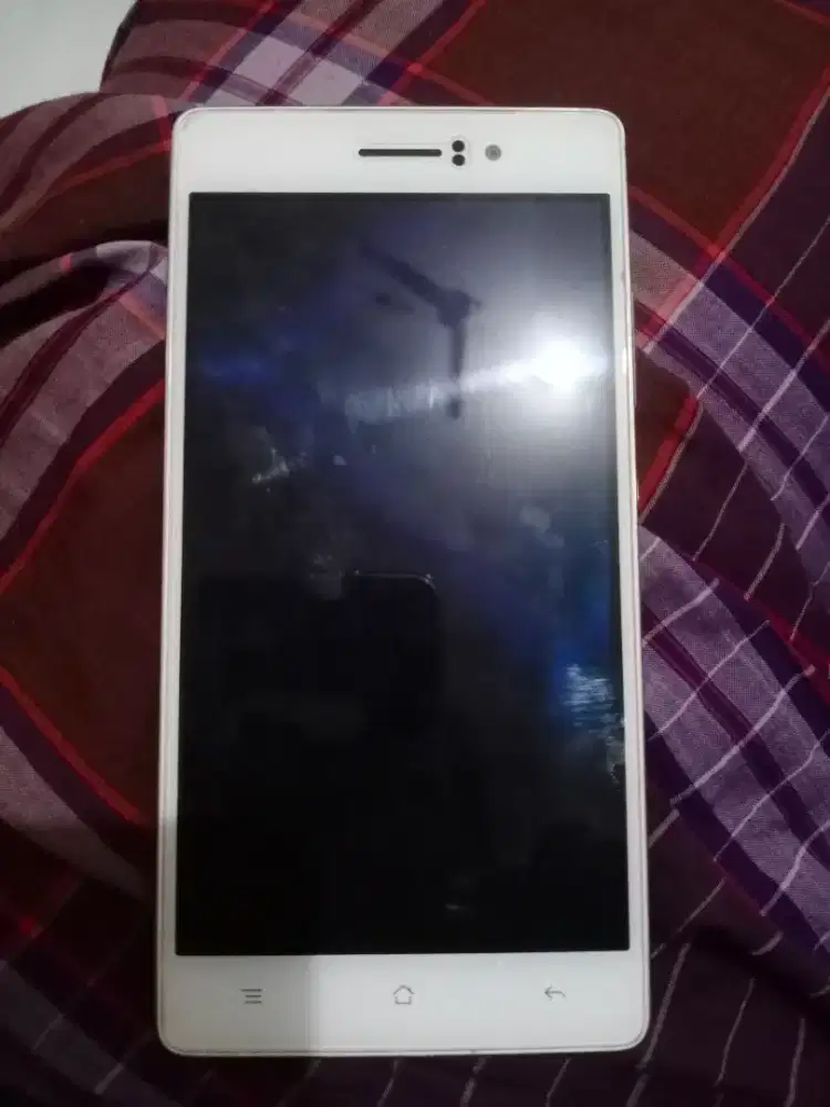 Oppo mati total layar retak halus