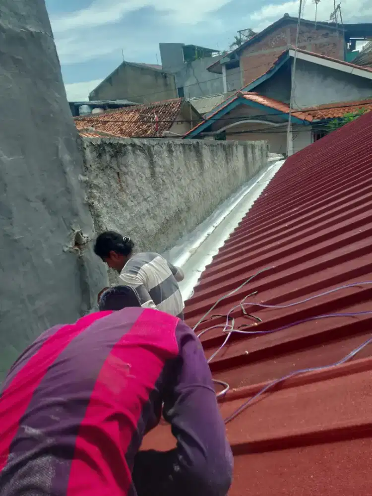 Tukang Bangunan, perbaikan Atap bocor dan talang terdekat