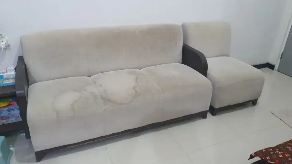 Set Sofa Empuk Kayu Tebal Bekas