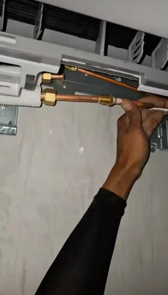 SERVICE AC PERBAIKAN DAN MAINTENANCE