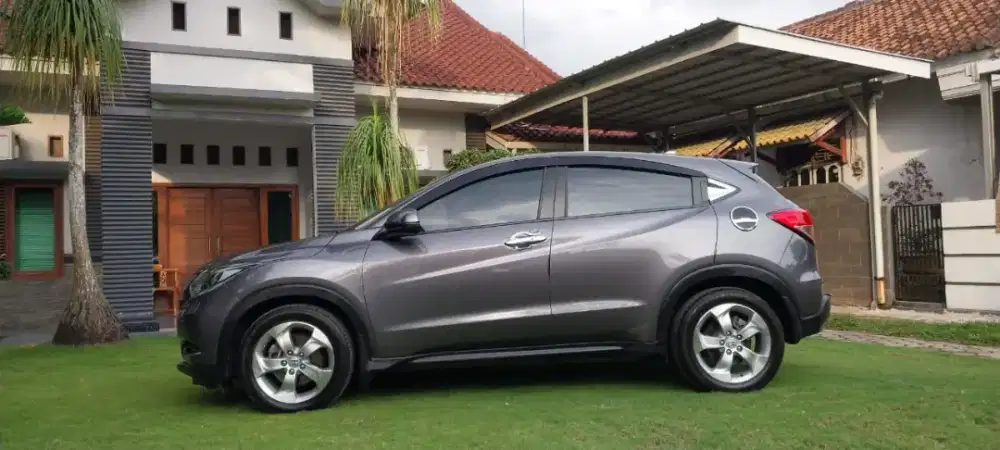 Honda HR-V 1.5 E CVT 2017 – Tangan 1, Mulus, Abu Metalik