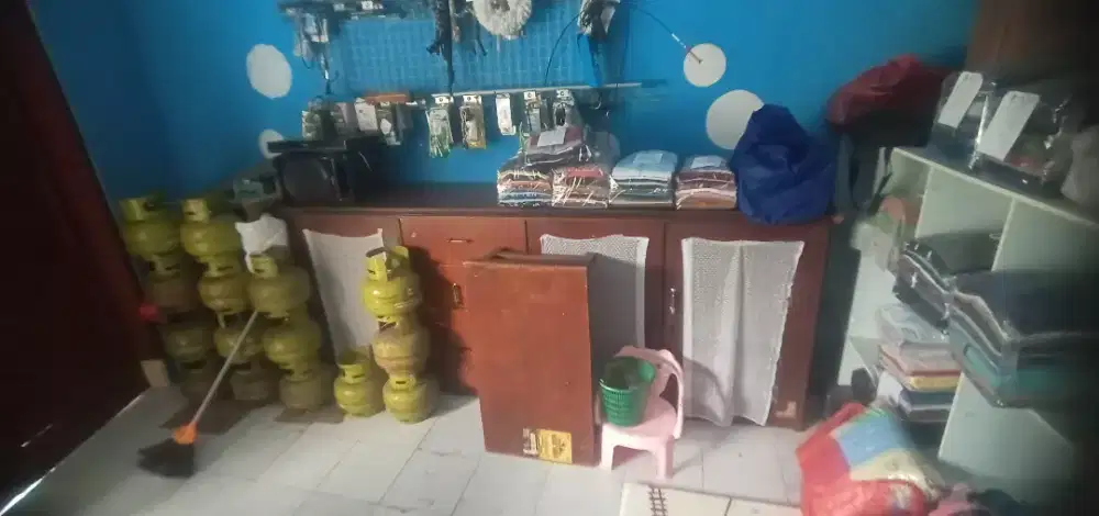 lemari sama spring bed masih bagus