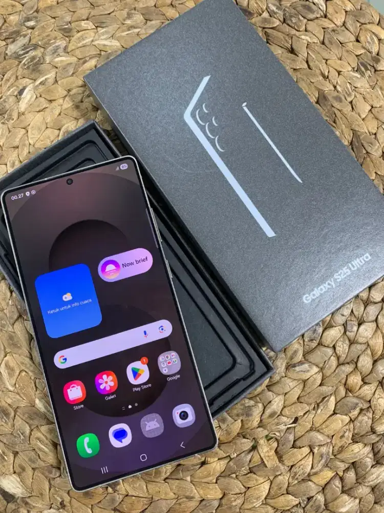 Samsung S25 ultra 12/512gb
Sein