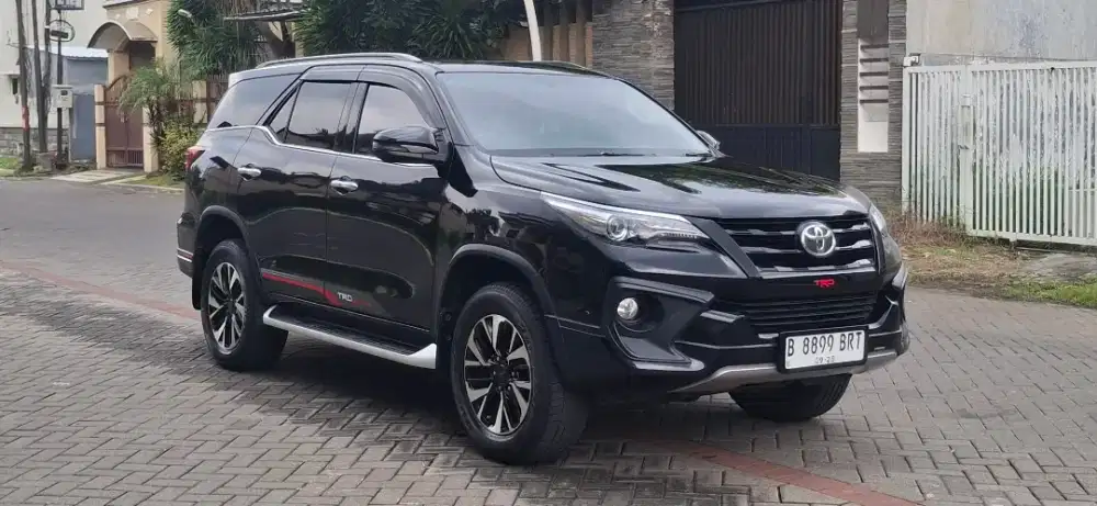 Termurah VRZ 2.4 TRD Sportivo Diesel Matic 2018 di Sidoarjo