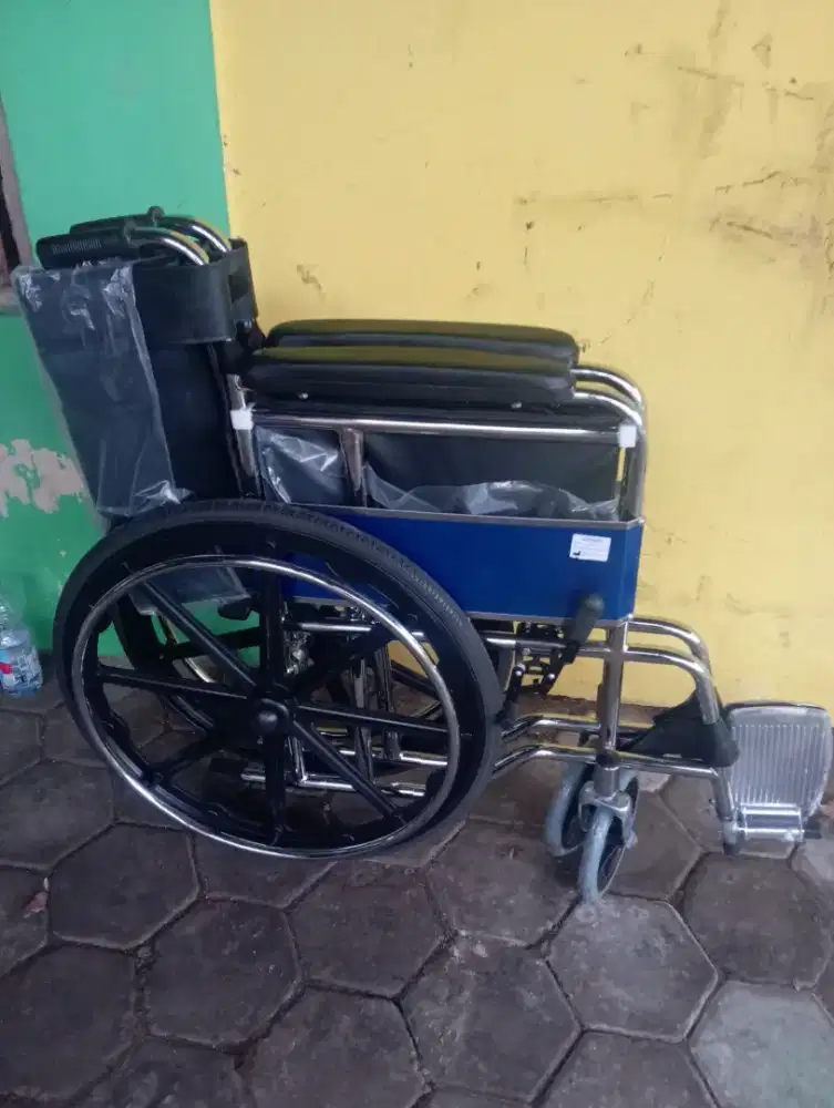 Kursi roda masih baru gak jadi dipakai