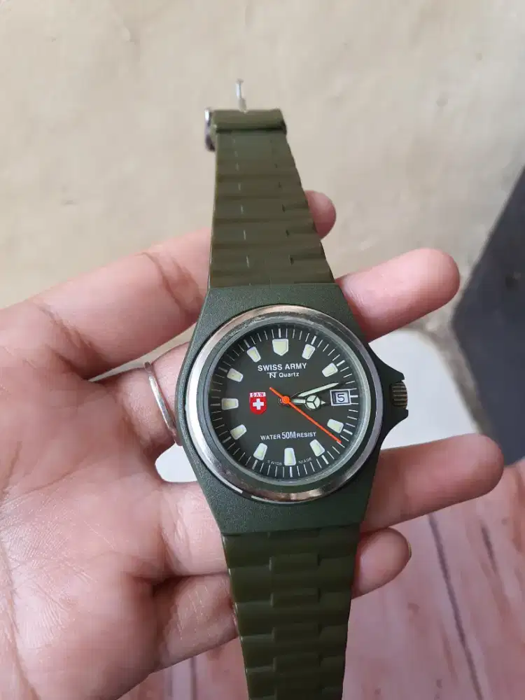 Jam tangan Swiss Army Nquartz