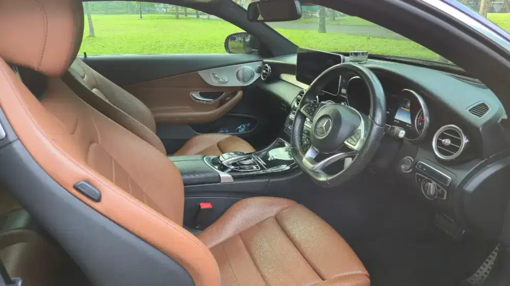 Turun Harga  Tan on Black Coupe