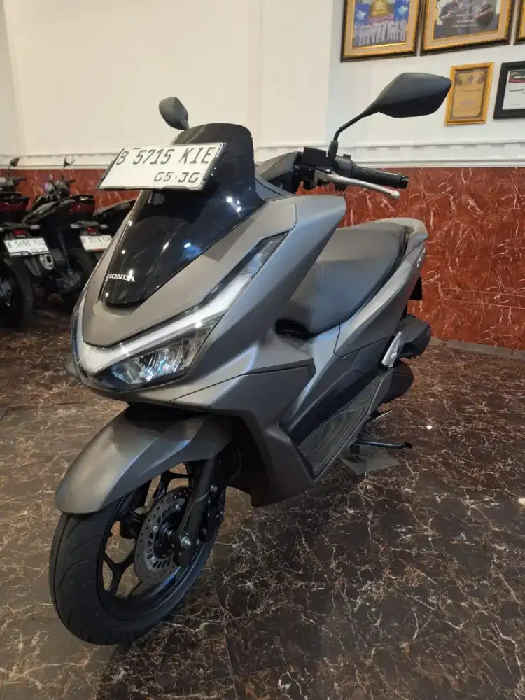 HUB KIKI DP 1JT PCX 160 CBS 2025 LIKE NEW KTP DAERAH BISA KREDIT ACC