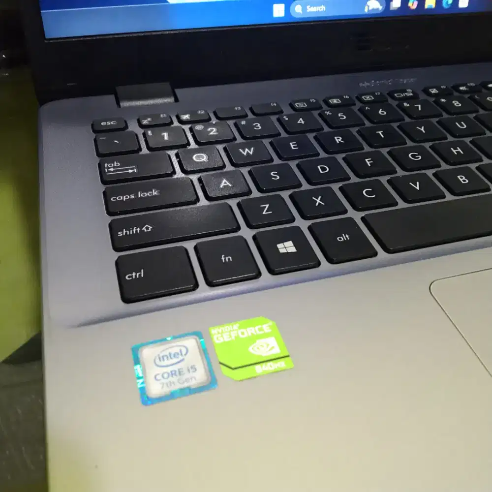 Laptop Asus vivobook core i5 ram 8gb sdd 512gb body slim normal