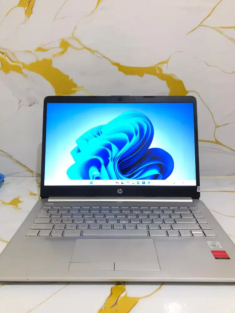 HP 14s Core i7 gen 10th Amd Radeon 530 @2Gb 8/512 Gb